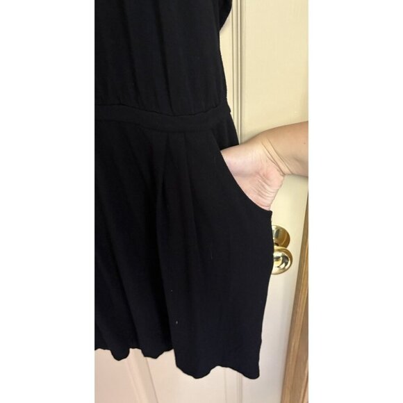 Saks Fifth Avenue Threads Women’s Small Black Shift Dress Peek A Boo Shoulders - Picture 2 of 4